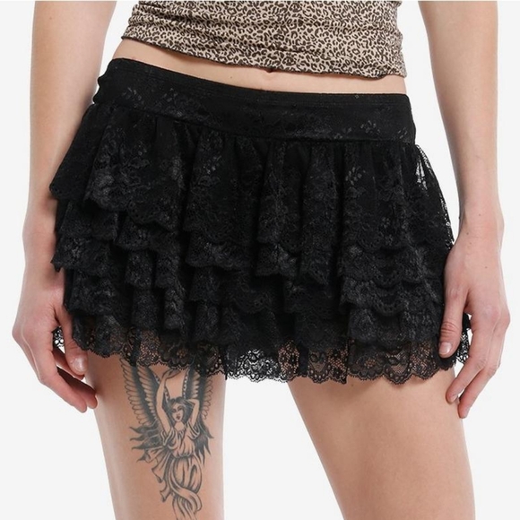 Hot Topic Pants - Black Lace Ruffled Skort